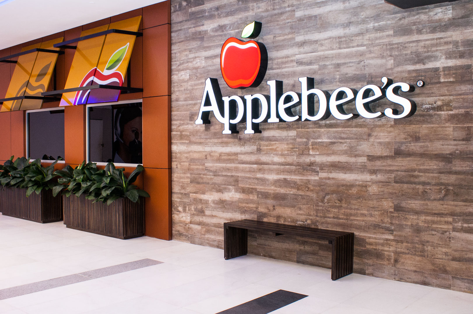 aPPLEBEES – NACO